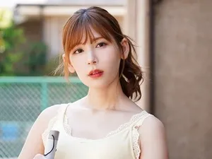 Một bà cô lẳng lơ 43 tuổi có vòng ba lớn, mặc tất hở đáy ở nhà và quỳ gối trong phòng khách bằng giày cao gót: Ahhhh, đụ chết em đi, ahhh, nhẹ nhàng hơn đi, mmm, em có cảm nhận được không, gợi cảm quá!